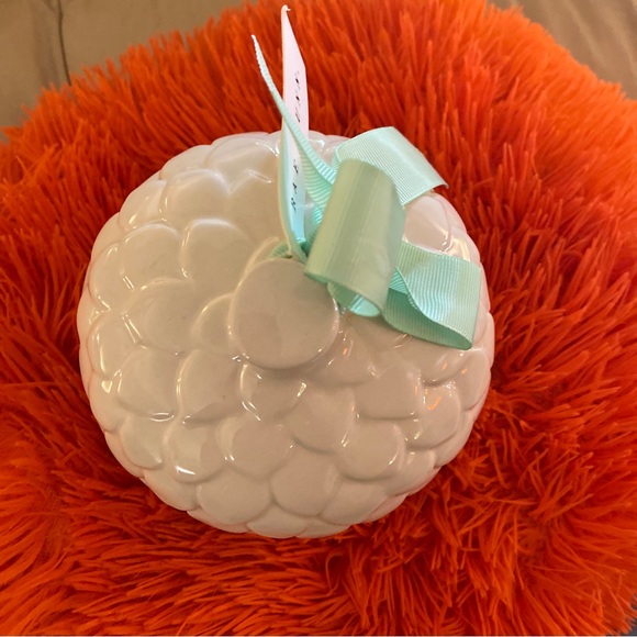 Rae Dunn "LIVE” Acorn Crown Birdhouse - Picture 2 of 8